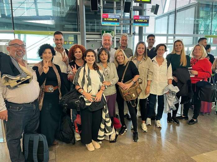 Imagen de la expedición de la provincia de Las Palmas a su llegada a Barajas / TA